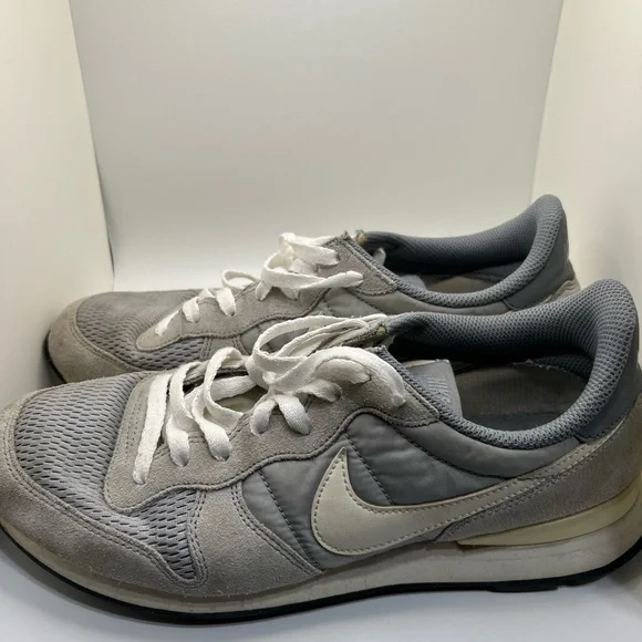 Nike Internationalist - Grey with White - 9.0M - Picture 3 of 6